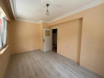 Afyon Üçok Emlaktan Cumhuriyet Mah Merkezde Kiralık 3+1 Temiz Bakımlı Daire