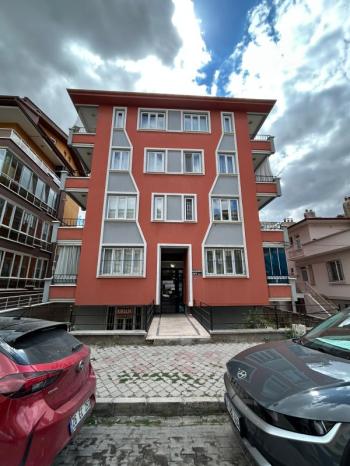 Afyon Üçok Emlaktan Cumhuriyet Mah Merkezde Kiralık 3+1 Temiz Bakımlı Daire