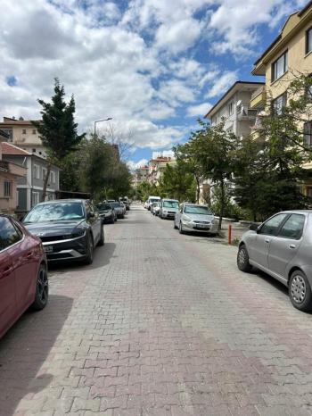 Afyon Üçok Emlaktan Cumhuriyet Mah Merkezde Kiralık 3+1 Temiz Bakımlı Daire