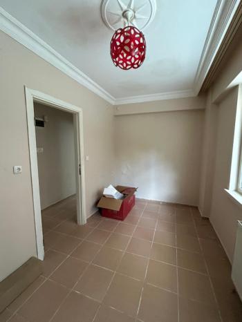 Afyon Üçok Emlaktan Cumhuriyet Mah Merkezde Kiralık 3+1 Temiz Bakımlı Daire