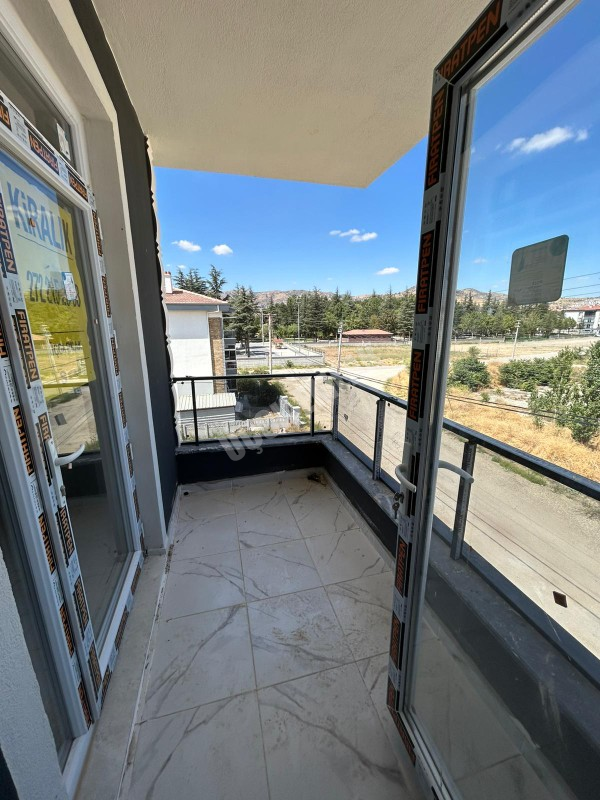 Afyon Üçok Emlaktan Mareşal F Çakmak Mah Kiralık Sıfır Lüx 2+1 3 Kat Daire