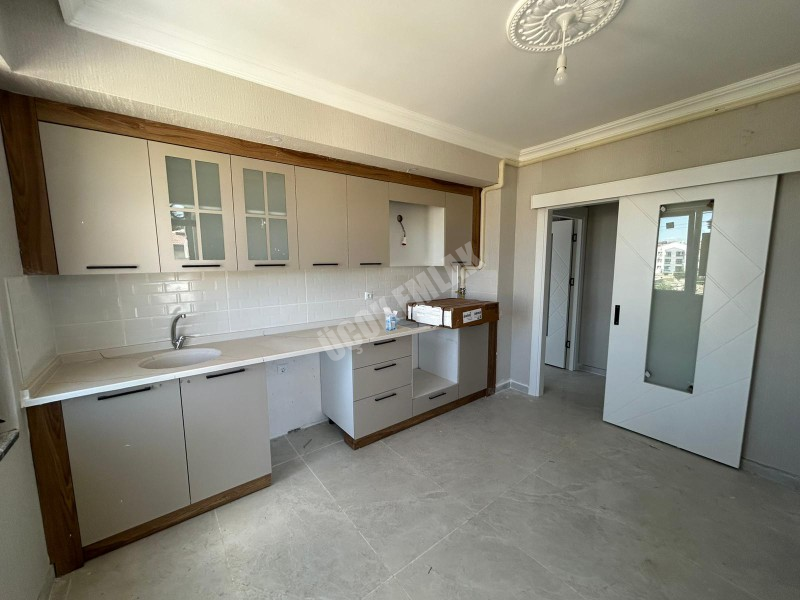 Afyon Üçok Emlaktan Mareşal F Çakmak Mah Kiralık Sıfır Lüx 2+1 3 Kat Daire