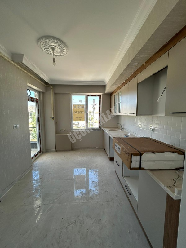 Afyon Üçok Emlaktan Mareşal F Çakmak Mah Kiralık Sıfır Lüx 2+1 3 Kat Daire
