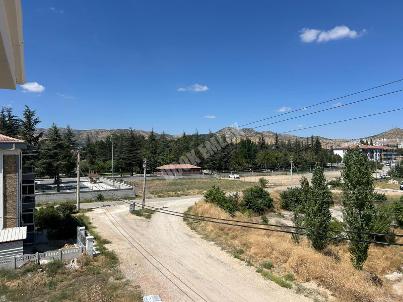 Afyon Üçok Emlaktan Mareşal F Çakmak Mah Kiralık Sıfır Lüx 2+1 3 Kat Daire