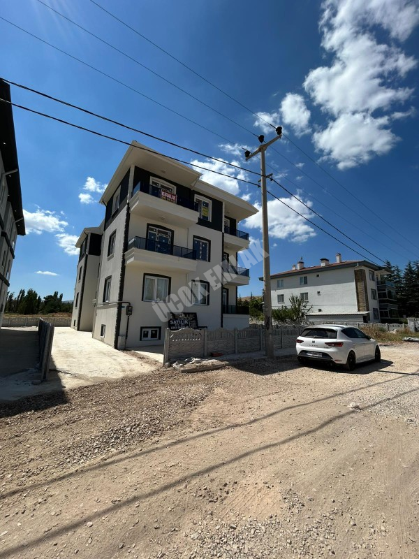 Afyon Üçok Emlaktan Mareşal F Çakmak Mah Kiralık Sıfır Lüx 2+1 3 Kat Daire