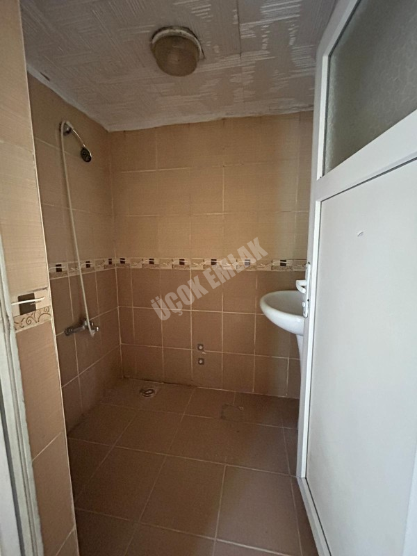 Afyon Üçok Emlaktan Cumhuriyet Mah Merkezde Kiralık 3+1 Temiz Bakımlı Daire