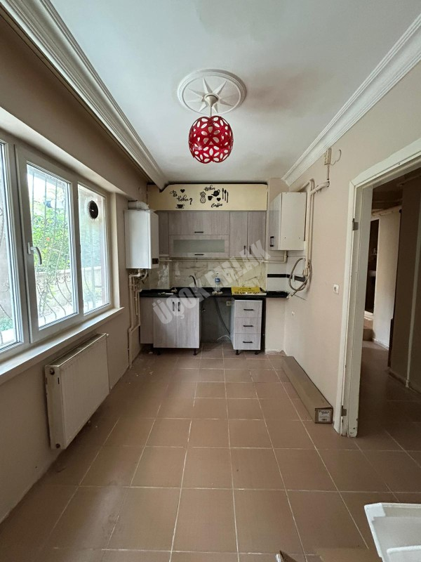 Afyon Üçok Emlaktan Cumhuriyet Mah Merkezde Kiralık 3+1 Temiz Bakımlı Daire