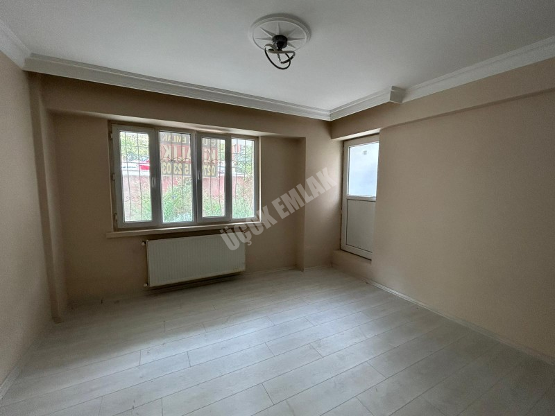 Afyon Üçok Emlaktan Cumhuriyet Mah Merkezde Kiralık 3+1 Temiz Bakımlı Daire