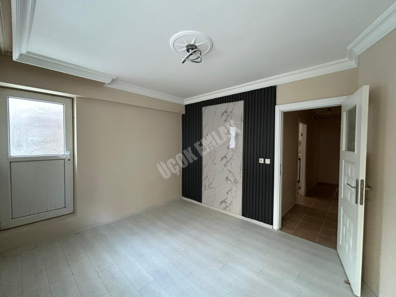 Afyon Üçok Emlaktan Cumhuriyet Mah Merkezde Kiralık 3+1 Temiz Bakımlı Daire