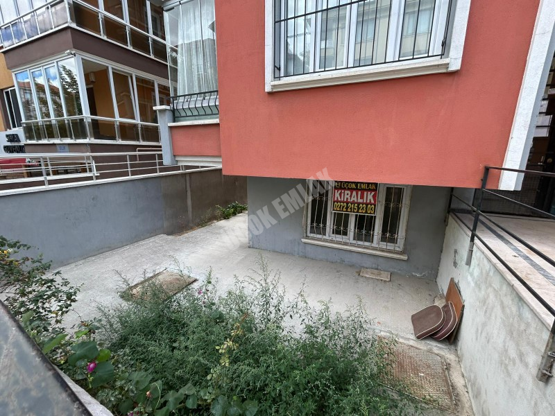 Afyon Üçok Emlaktan Cumhuriyet Mah Merkezde Kiralık 3+1 Temiz Bakımlı Daire