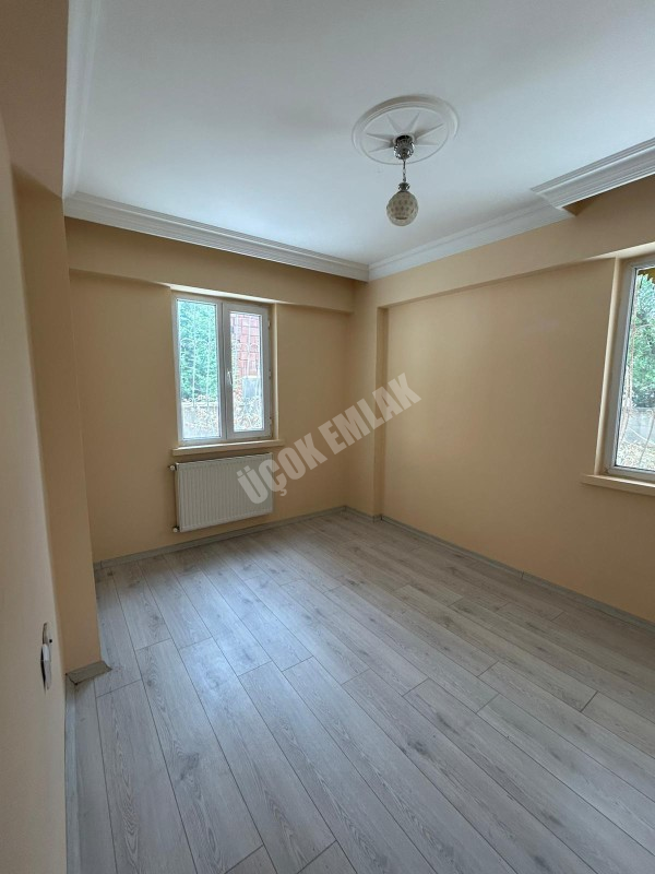 Afyon Üçok Emlaktan Cumhuriyet Mah Merkezde Kiralık 3+1 Temiz Bakımlı Daire