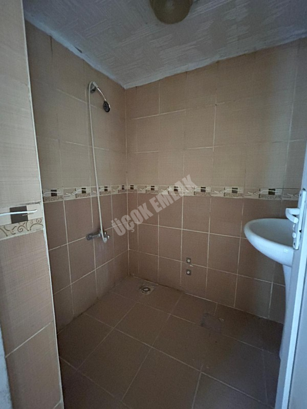 Afyon Üçok Emlaktan Cumhuriyet Mah Merkezde Kiralık 3+1 Temiz Bakımlı Daire
