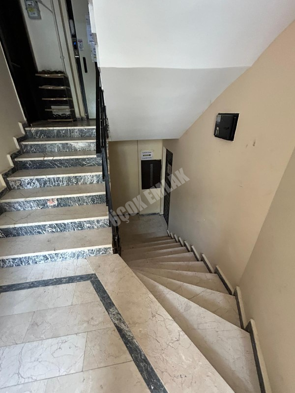 Afyon Üçok Emlaktan Cumhuriyet Mah Merkezde Kiralık 3+1 Temiz Bakımlı Daire