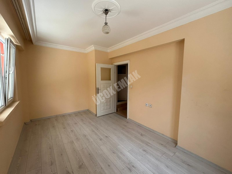 Afyon Üçok Emlaktan Cumhuriyet Mah Merkezde Kiralık 3+1 Temiz Bakımlı Daire