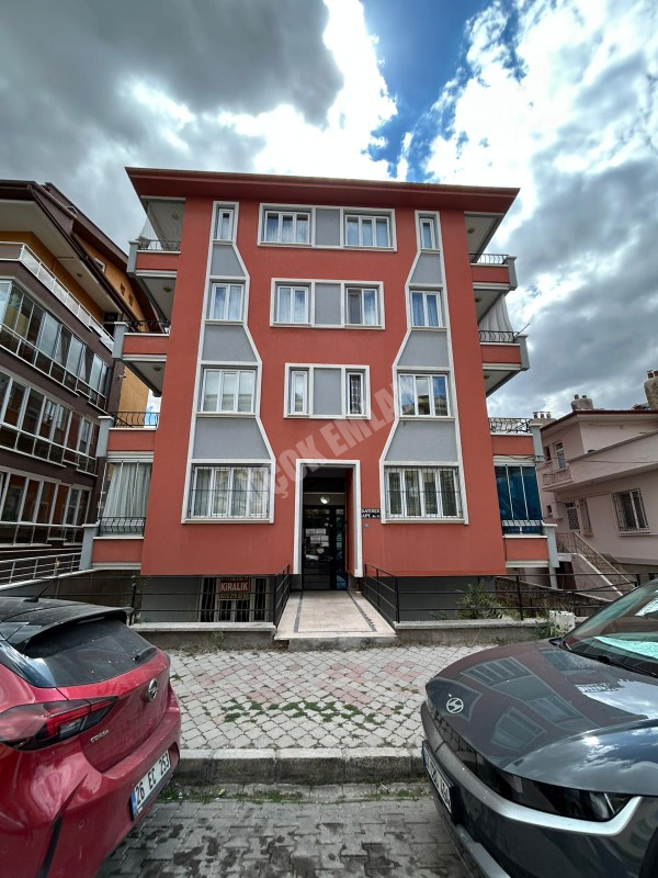 Afyon Üçok Emlaktan Cumhuriyet Mah Merkezde Kiralık 3+1 Temiz Bakımlı Daire