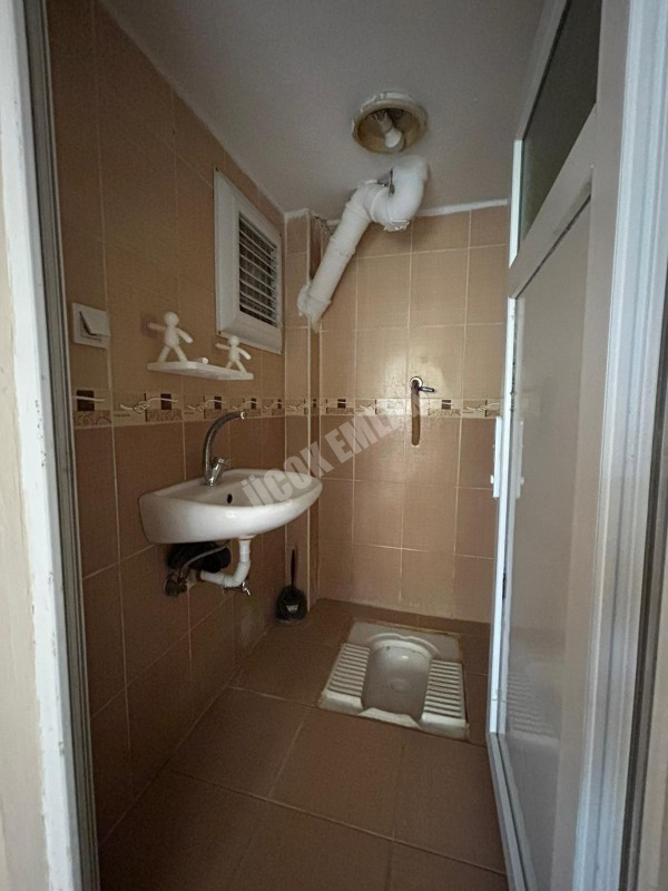 Afyon Üçok Emlaktan Cumhuriyet Mah Merkezde Kiralık 3+1 Temiz Bakımlı Daire