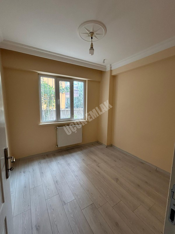Afyon Üçok Emlaktan Cumhuriyet Mah Merkezde Kiralık 3+1 Temiz Bakımlı Daire