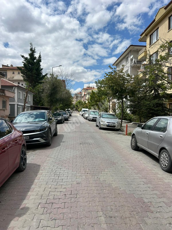 Afyon Üçok Emlaktan Cumhuriyet Mah Merkezde Kiralık 3+1 Temiz Bakımlı Daire