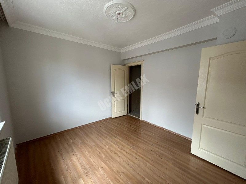 Afyon Üçok Emlaktan Fatih Mah Satılık 3+1 Geniş Temiz Bakımlı Daire