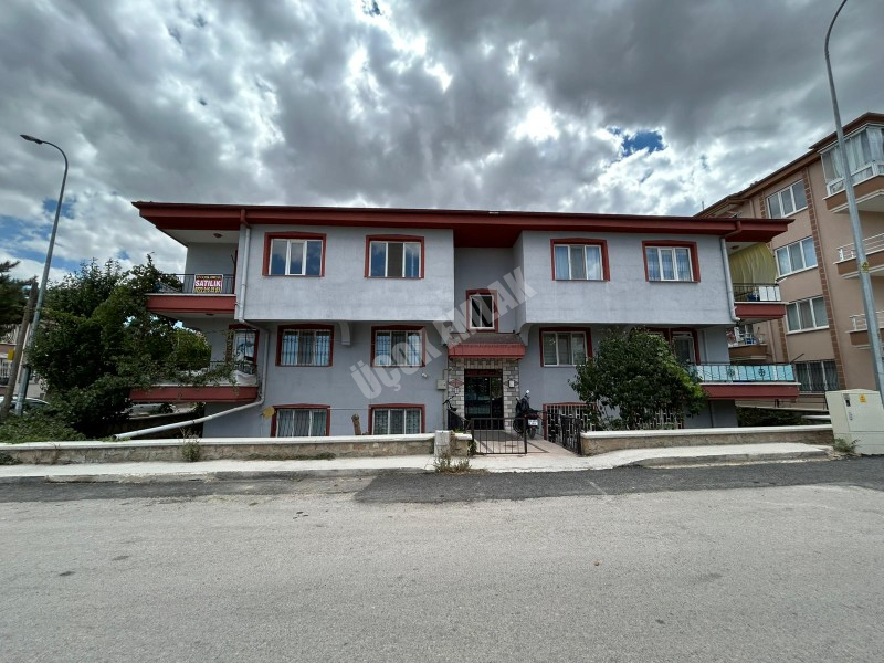 Afyon Üçok Emlaktan Fatih Mah Satılık 3+1 Geniş Temiz Bakımlı Daire