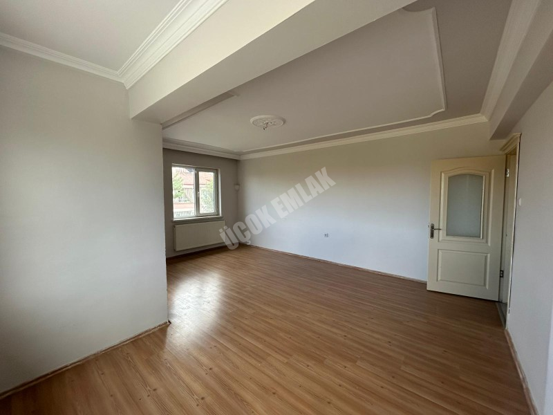 Afyon Üçok Emlaktan Fatih Mah Satılık 3+1 Geniş Temiz Bakımlı Daire