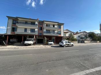 AFYON ÜÇOK EMLAKTAN ATAKÖY MAH ANA YOL ÜZERİ KİRALIK GENİŞ İŞYERİ 