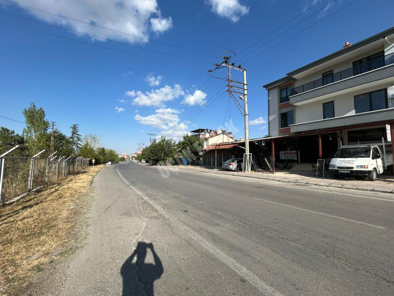 AFYON ÜÇOK EMLAKTAN ATAKÖY MAH ANA YOL ÜZERİ KİRALIK GENİŞ İŞYERİ 