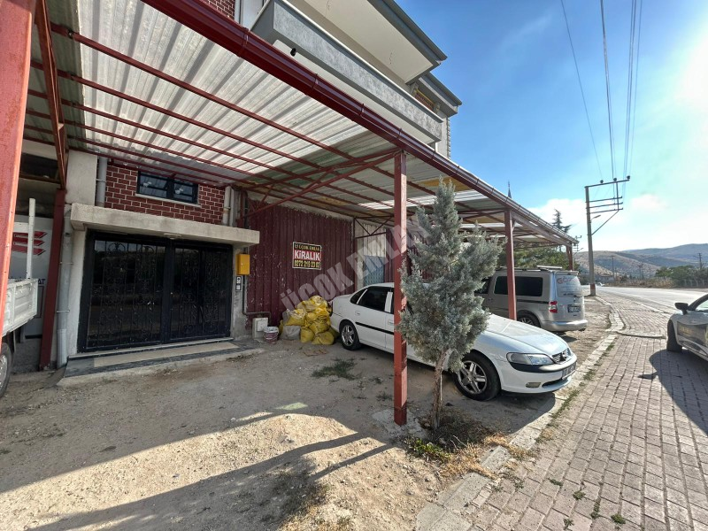 AFYON ÜÇOK EMLAKTAN ATAKÖY MAH ANA YOL ÜZERİ KİRALIK GENİŞ İŞYERİ 