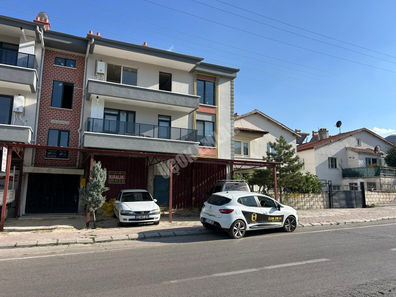 AFYON ÜÇOK EMLAKTAN ATAKÖY MAH ANA YOL ÜZERİ KİRALIK GENİŞ İŞYERİ 