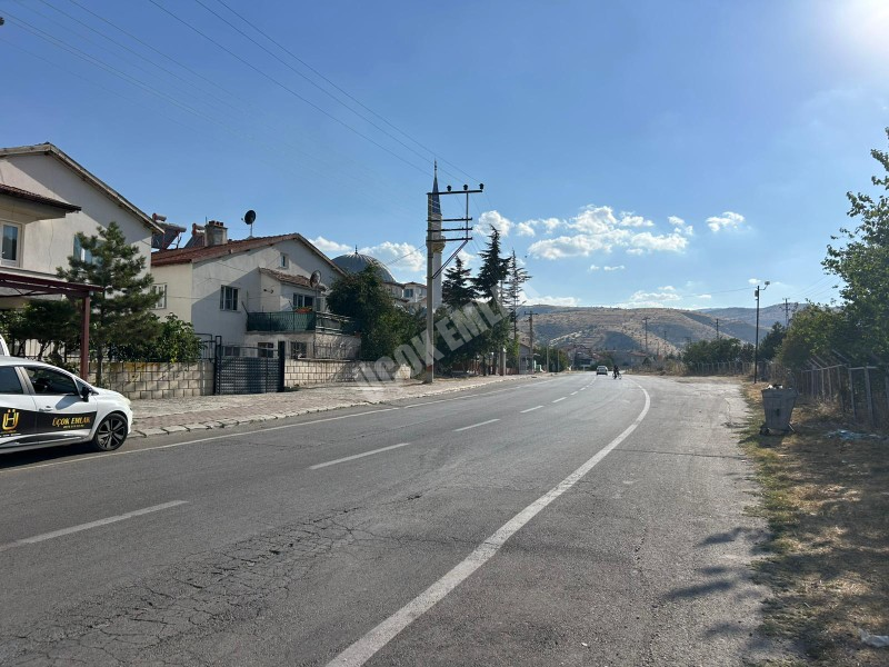 AFYON ÜÇOK EMLAKTAN ATAKÖY MAH ANA YOL ÜZERİ KİRALIK GENİŞ İŞYERİ 