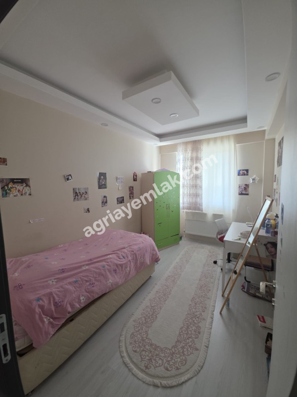 GAZİ MAHALLESİ’NDE 15 TEMMUZ PARKI KARŞISINDA 4+1 LÜKS SATILIK DAİRE