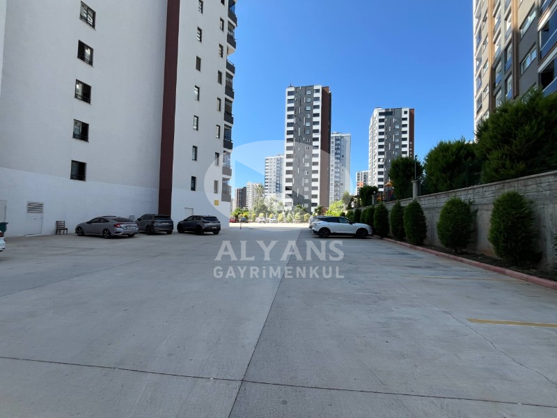 ALYANS'TAN LÜKS SİTE İÇERİSİNDE GENİŞ BALKONLU KİRALIK 2+1