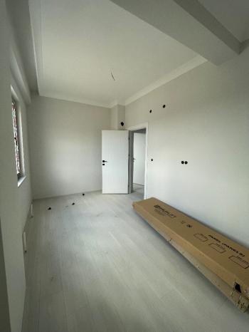 GÜVENAY - ÇORUM BAHÇELİEVLER MAH.YAVRUTURNA ORTAOKULU CİVARI SATILIK 3+0 DAİRE