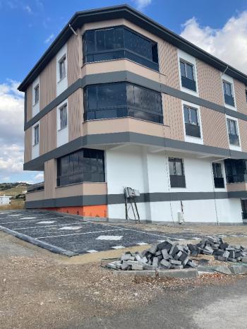 GÜVENAY - ÇORUM BAHÇELİEVLER MAH.YAVRUTURNA ORTAOKULU CİVARI SATILIK 3+0 DAİRE