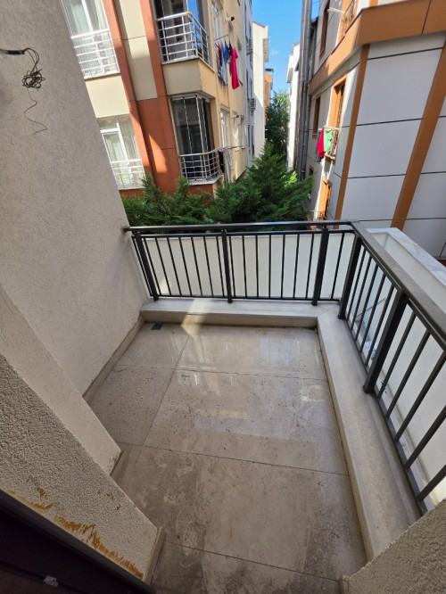 Binevler'de Metro'ya 5 Dk 3+1 & 1.Kat Balkonlu Sıfır Satılık Daire