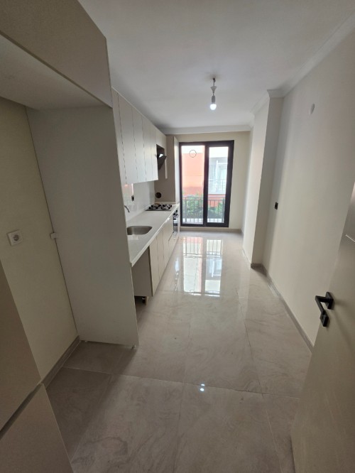 Binevler'de Metro'ya 5 Dk 3+1 & 1.Kat Balkonlu Sıfır Satılık Daire