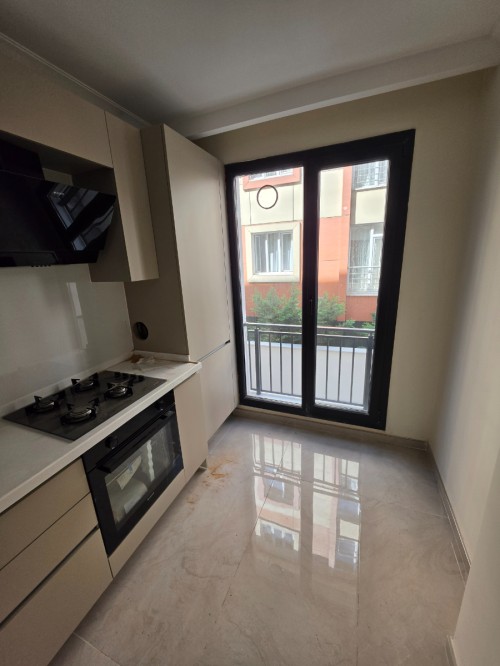 Binevler'de Metro'ya 5 Dk 3+1 & 1.Kat Balkonlu Sıfır Satılık Daire