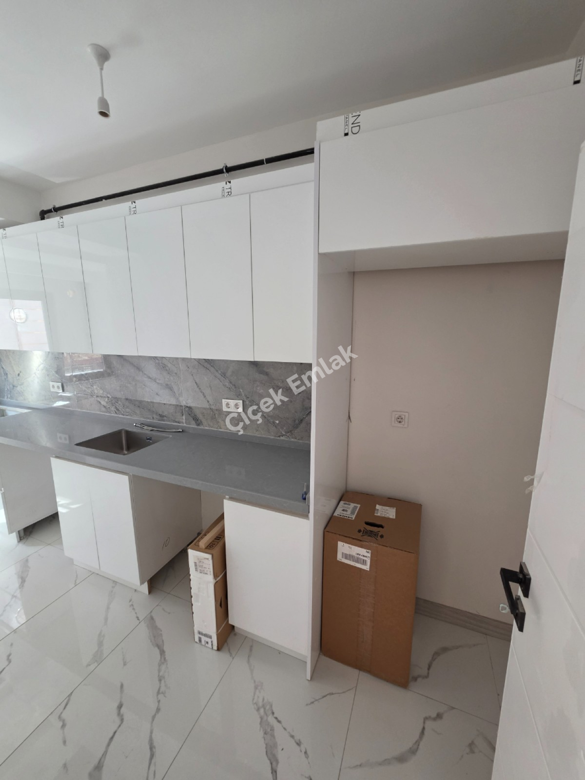 Yeşilpınar Metro'ya 2 Dk 2+1 Arakat Asansörlü Sıfır Satılık Daire