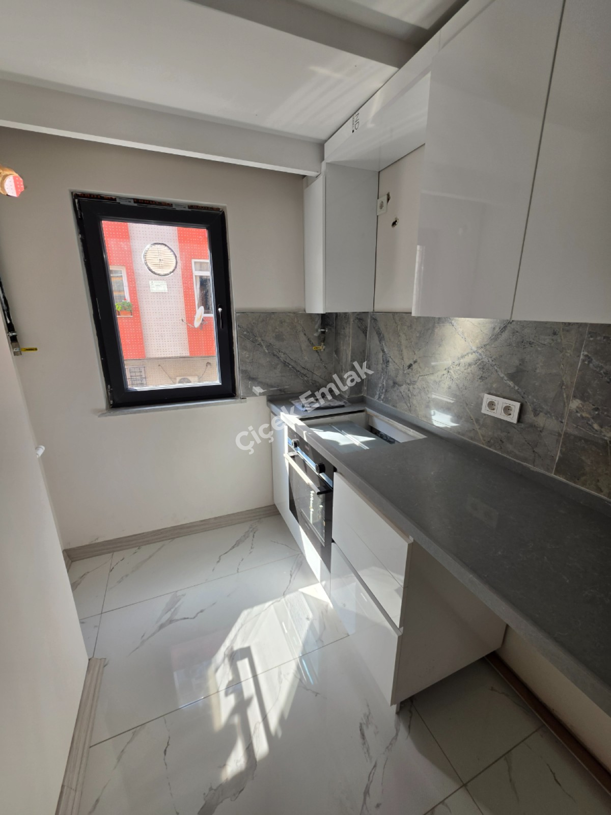 Yeşilpınar Metro'ya 2 Dk 2+1 Arakat Asansörlü Sıfır Satılık Daire
