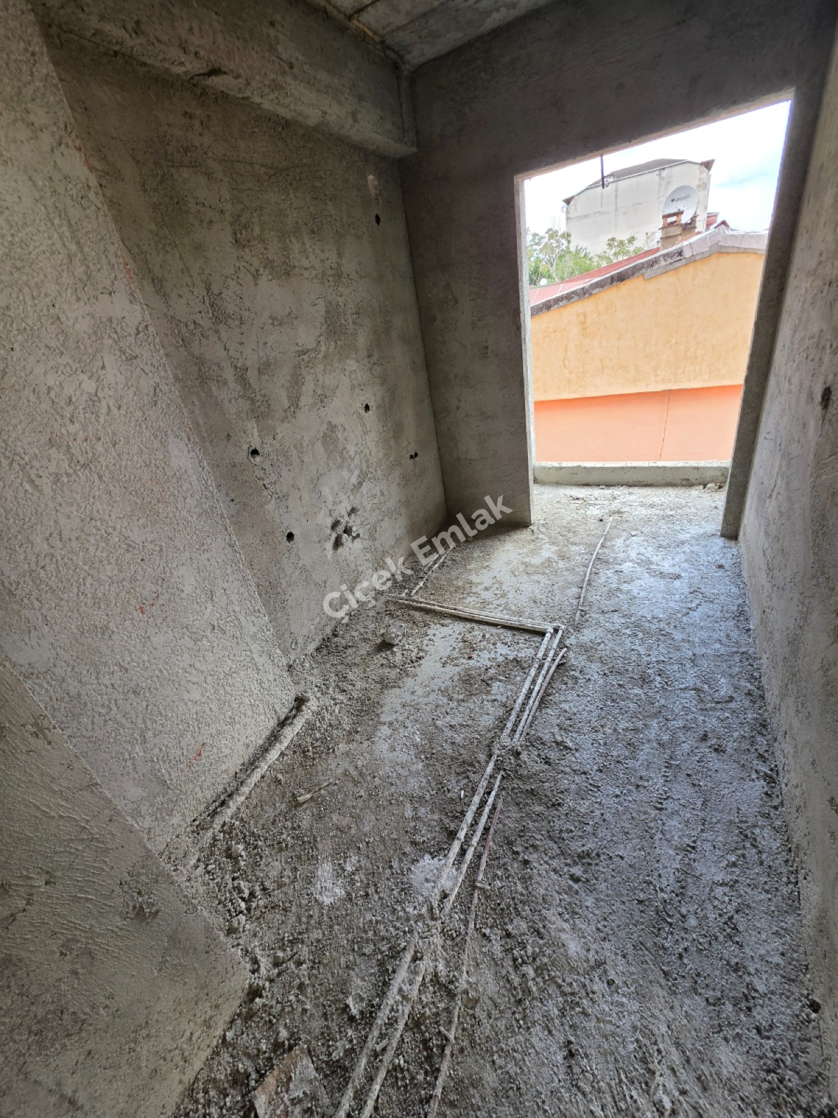 Akşemsettin'de Metro'ya 5 Dk Konumu Süper Otoparklı 8.Kat Sıfır Satılık Daire
