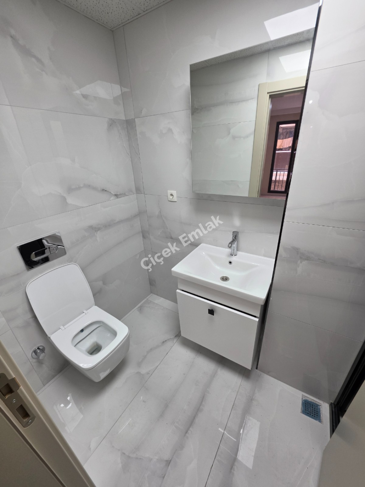 Binevler'de Metro'ya 5 Dk 3+1 & 1.Kat Balkonlu Sıfır Satılık Daire