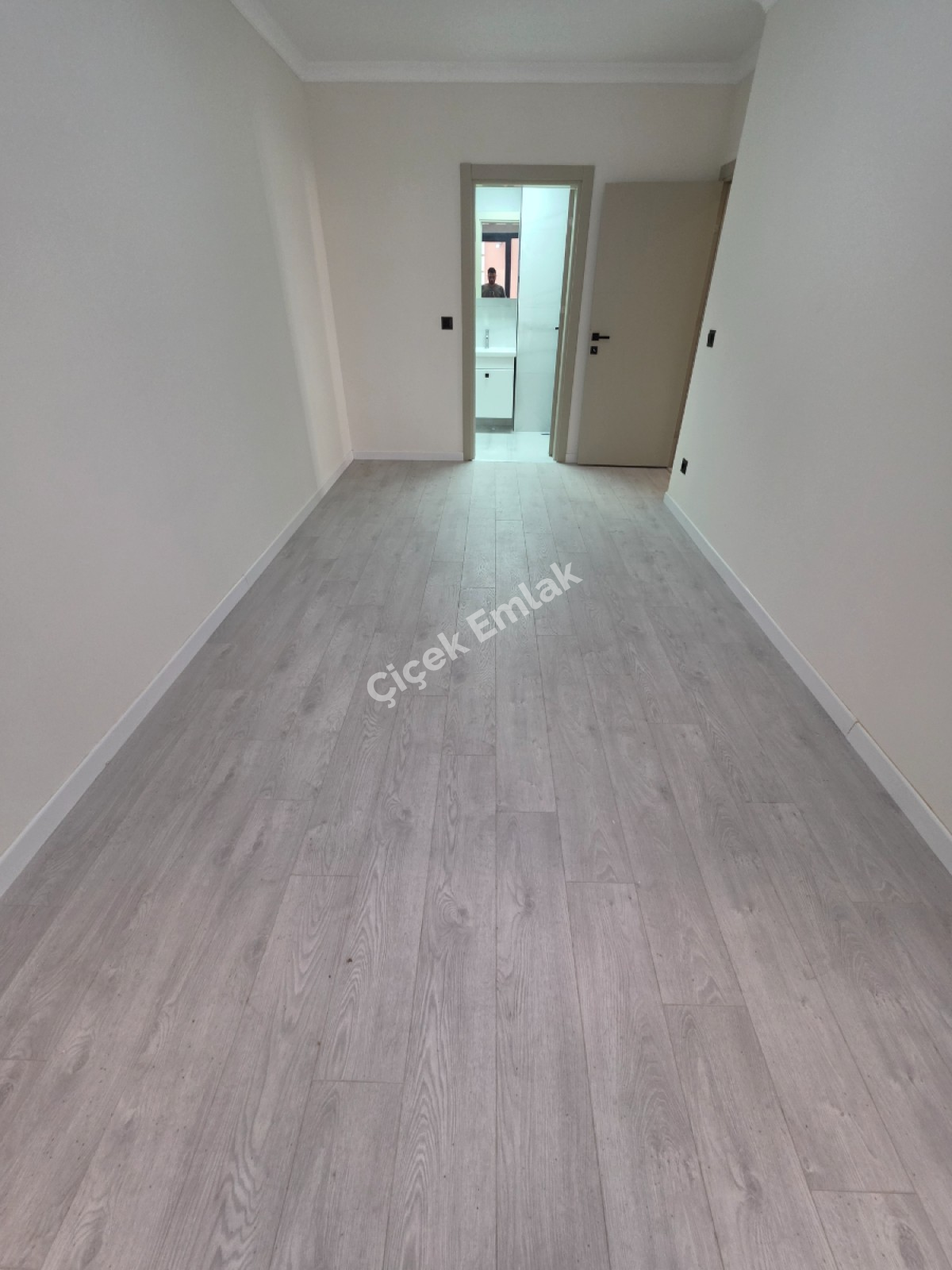 Binevler'de Metro'ya 5 Dk 3+1 & 1.Kat Balkonlu Sıfır Satılık Daire