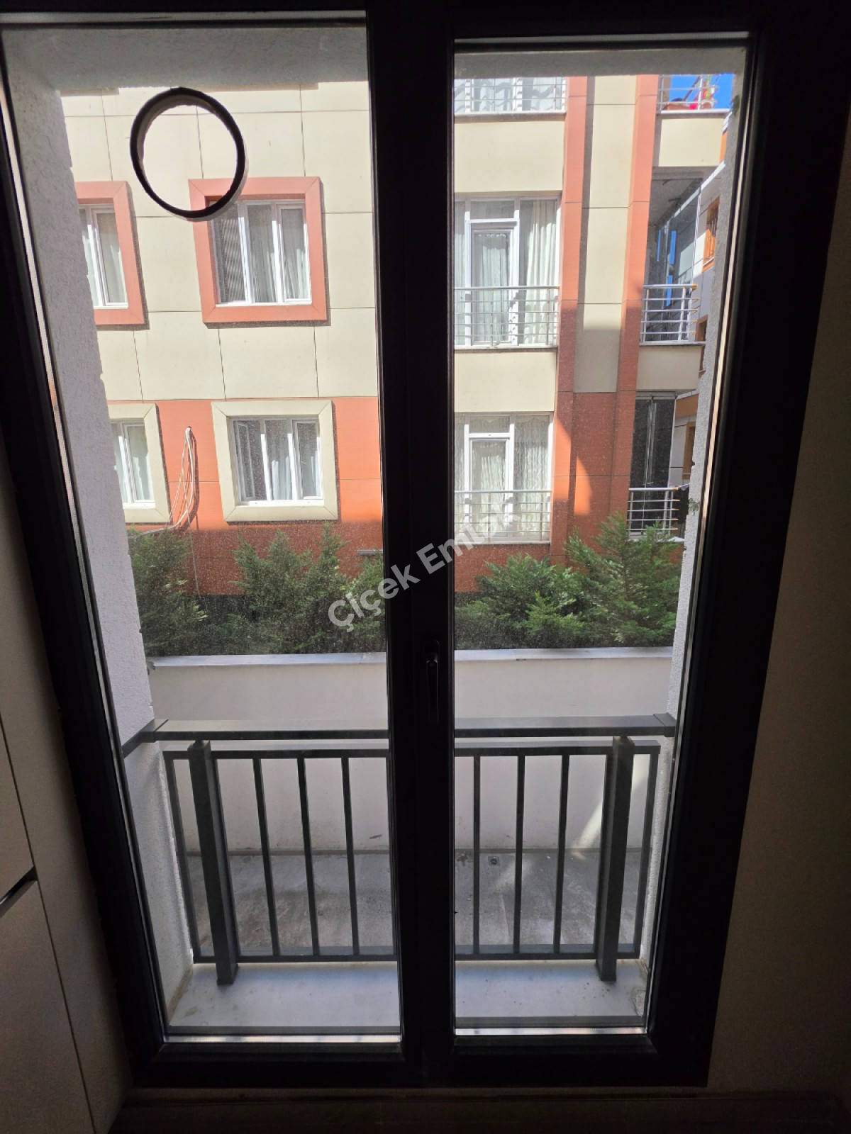 Binevler'de Metro'ya 5 Dk 3+1 & 1.Kat Balkonlu Sıfır Satılık Daire