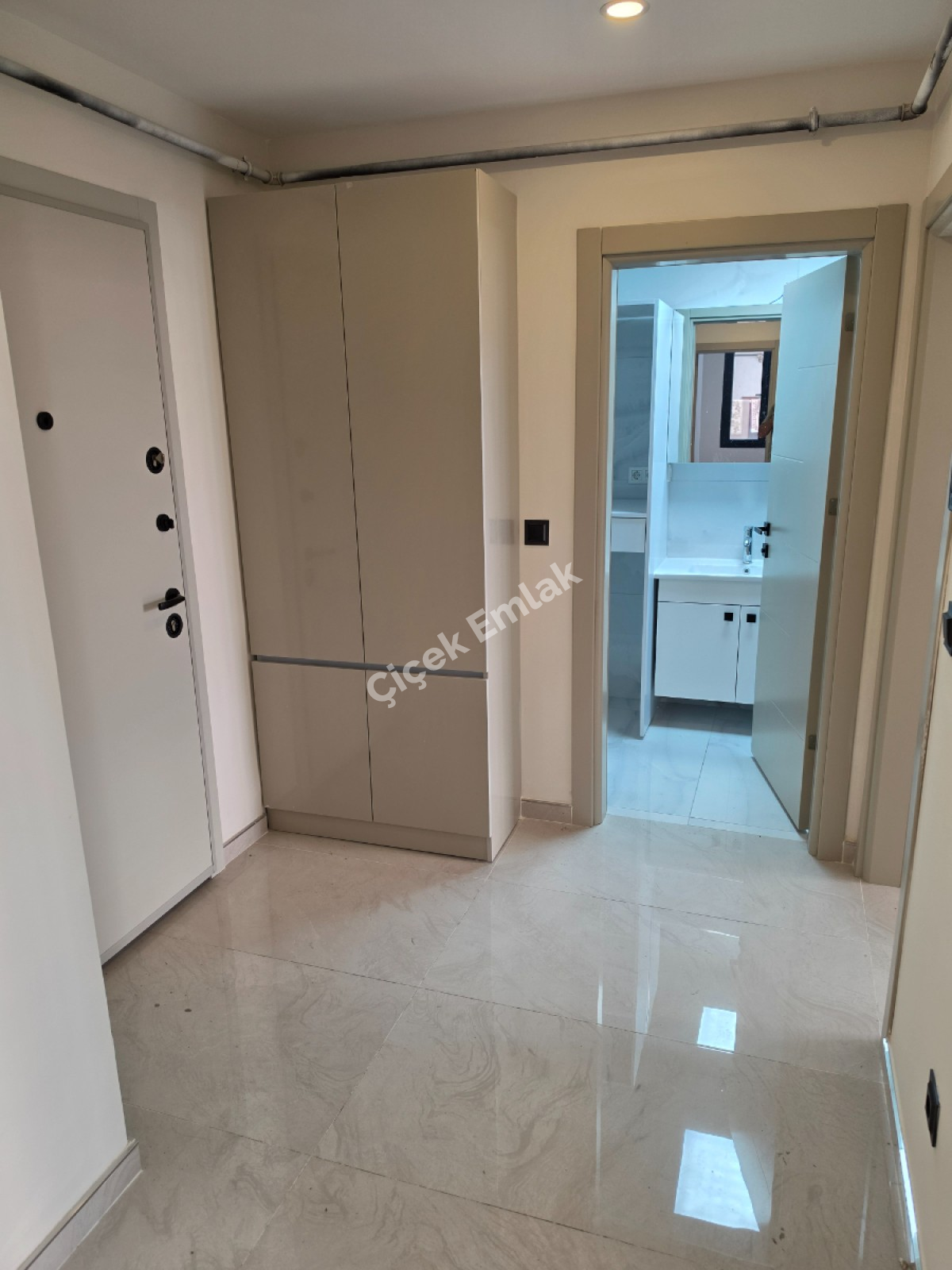 Binevler'de Metro'ya 5 Dk 3+1 & 1.Kat Balkonlu Sıfır Satılık Daire