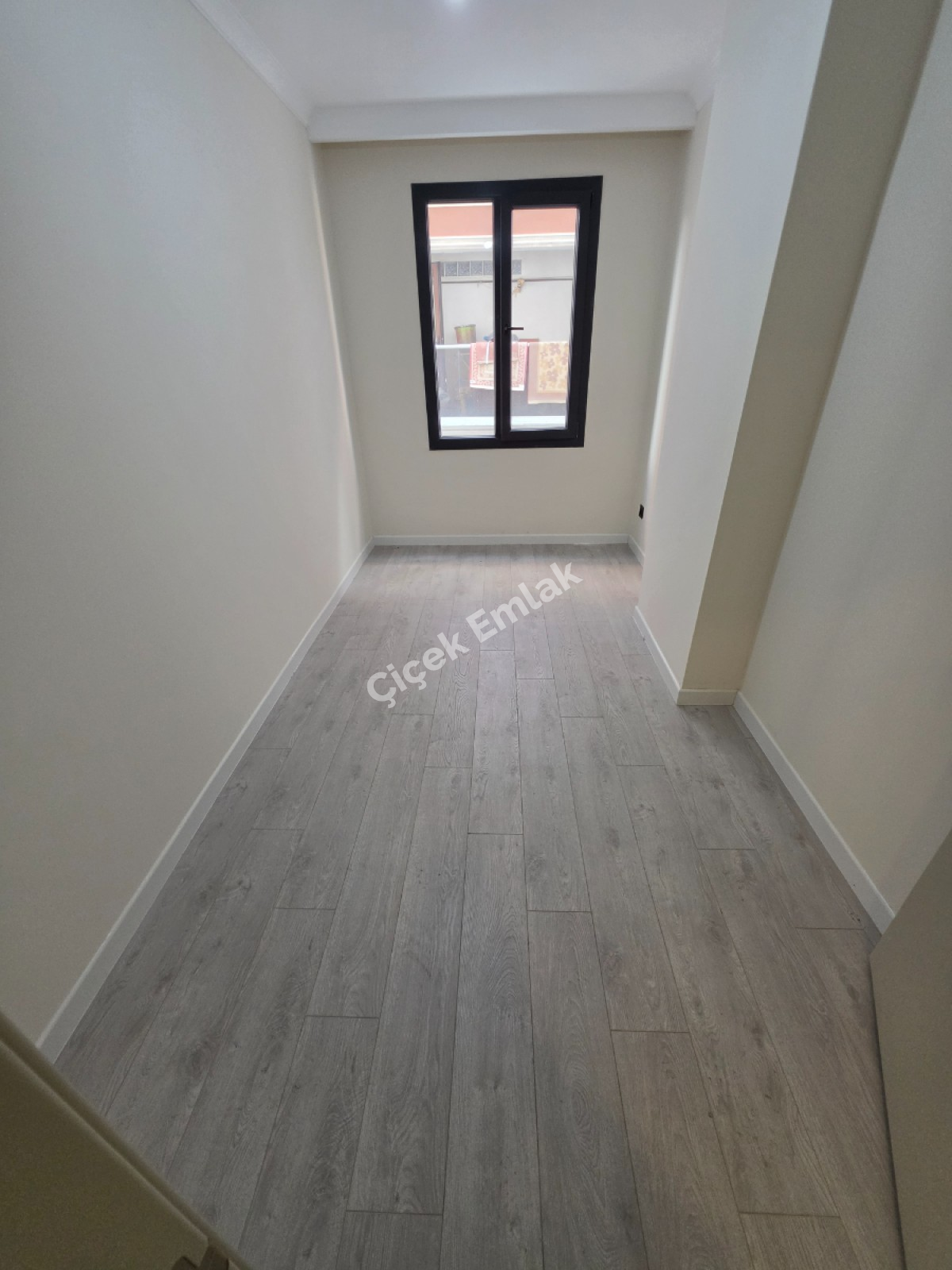 Binevler'de Metro'ya 5 Dk 3+1 & 1.Kat Balkonlu Sıfır Satılık Daire