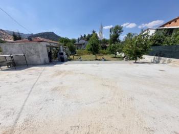 AFYON ÜÇOK EMLAKTAN ERKMEN  HÜRRİYET MAH KİRALIK HOBİ BAHÇESİ