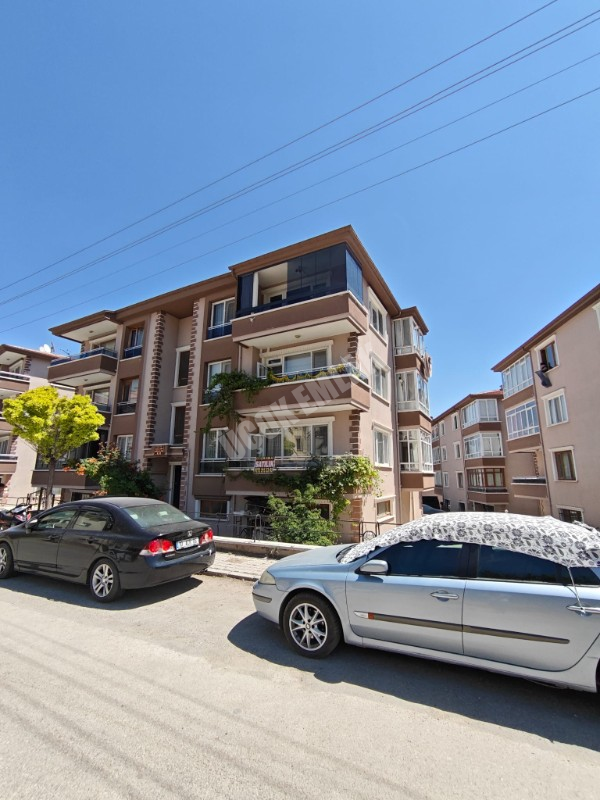 Afyon Üçok Emlaktan Kanlıca Mah Satılık 3+1 115m² 1 Kat Temiz Bakımlı Daire
