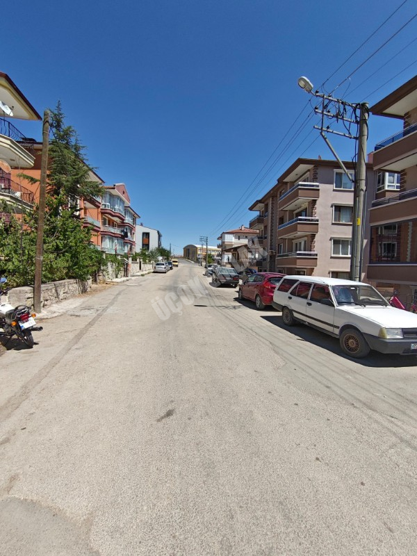 Afyon Üçok Emlaktan Kanlıca Mah Satılık 3+1 115m² 1 Kat Temiz Bakımlı Daire