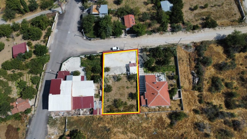AFYON ÜÇOK EMLAKTAN ERKMEN  HÜRRİYET MAH KİRALIK HOBİ BAHÇESİ