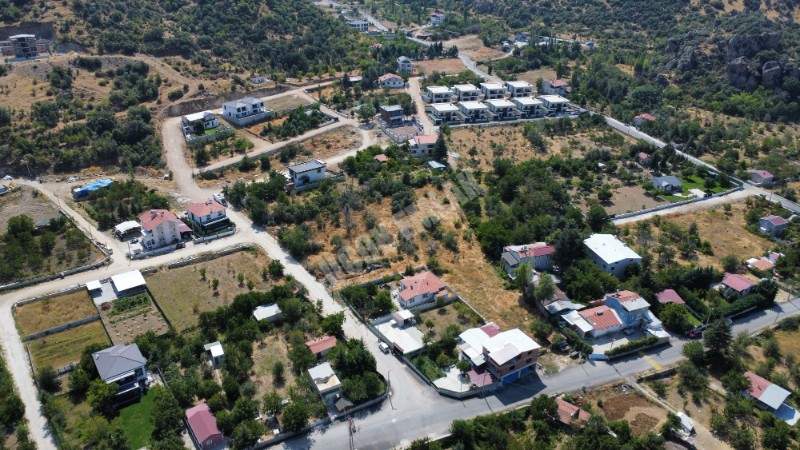 AFYON ÜÇOK EMLAKTAN ERKMEN  HÜRRİYET MAH KİRALIK HOBİ BAHÇESİ